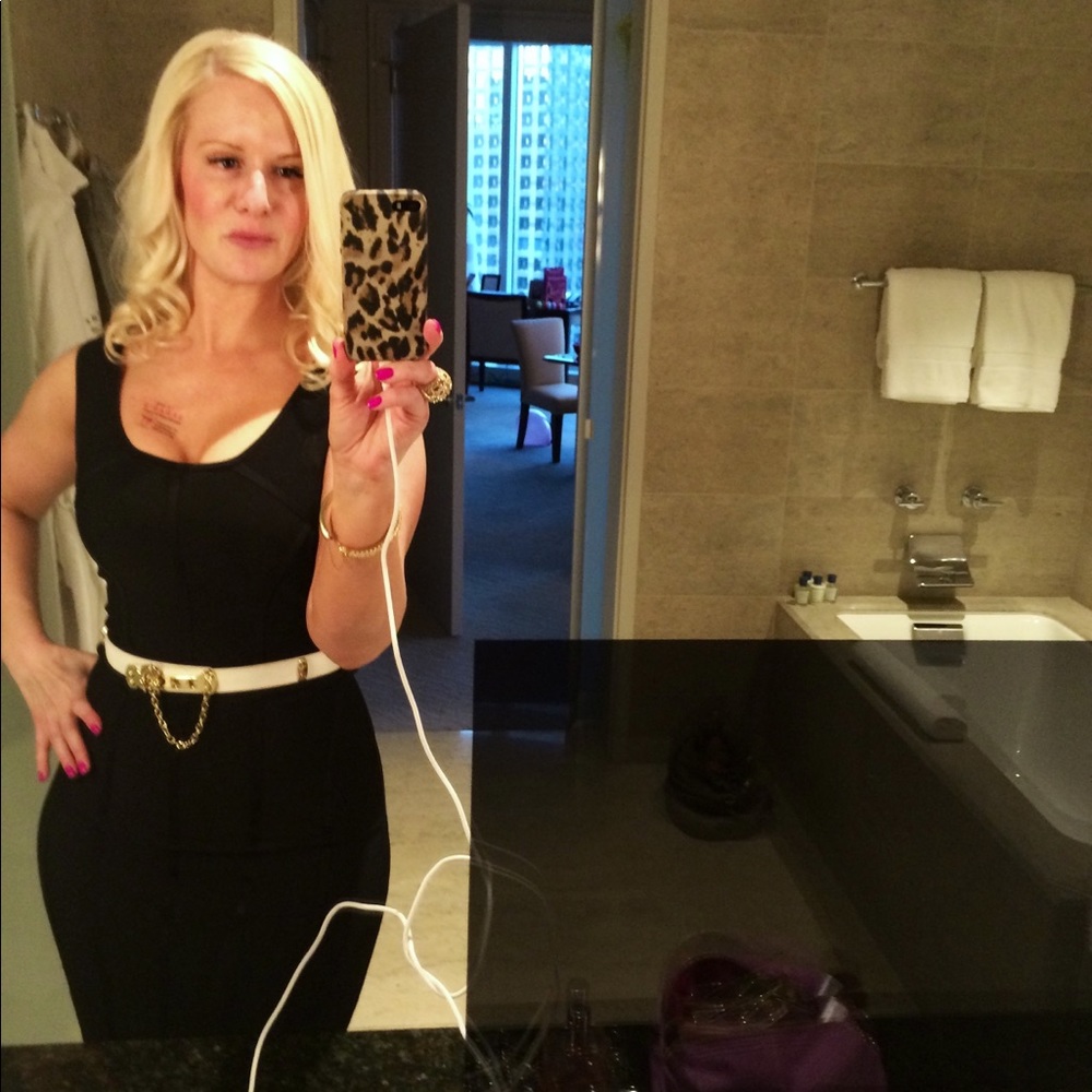 BCBGMAXAZRIA black body con dress.